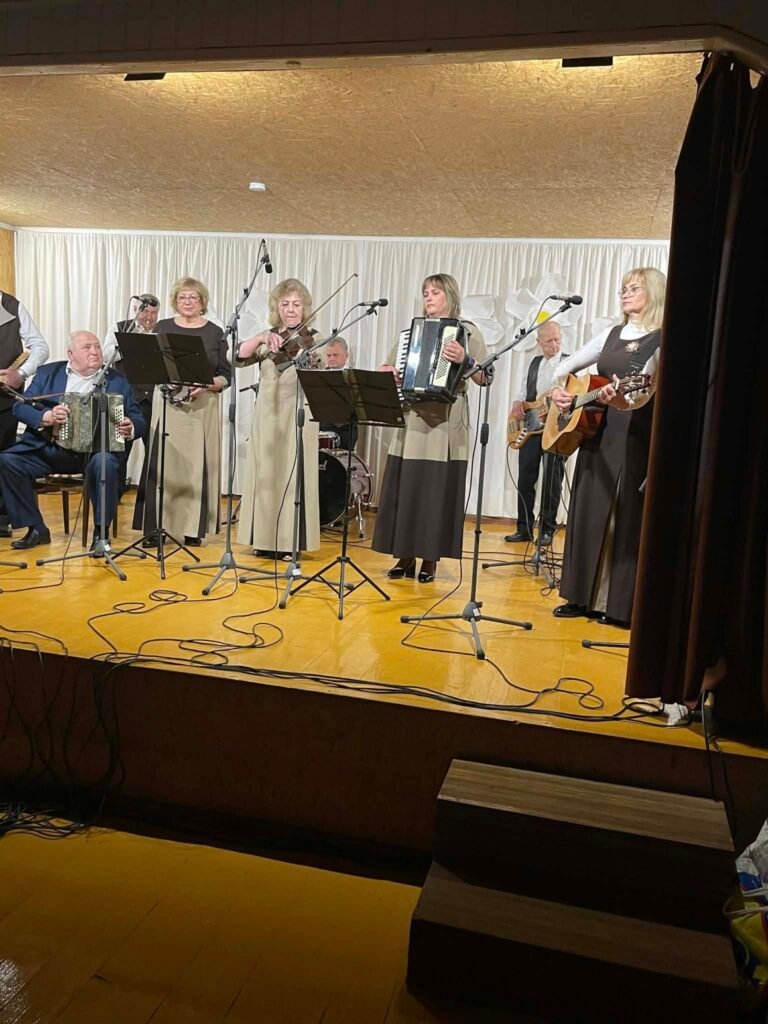 Akmenynų liaudiškos muzikos kapela ,,Akmenėlė’ 1