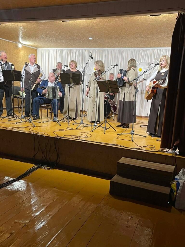 Akmenynų liaudiškos muzikos kapela ,,Akmenėlė’ 3